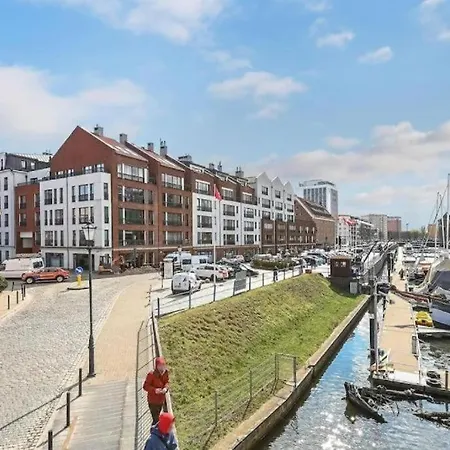 Urbannest Szafarnia 8 *