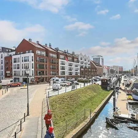 Urbannest Szafarnia 8 *