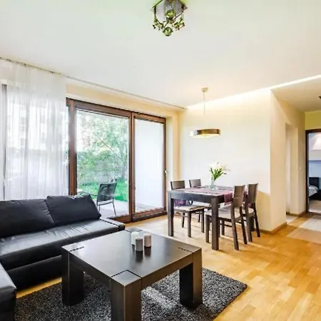 Urbannest Szafarnia 8